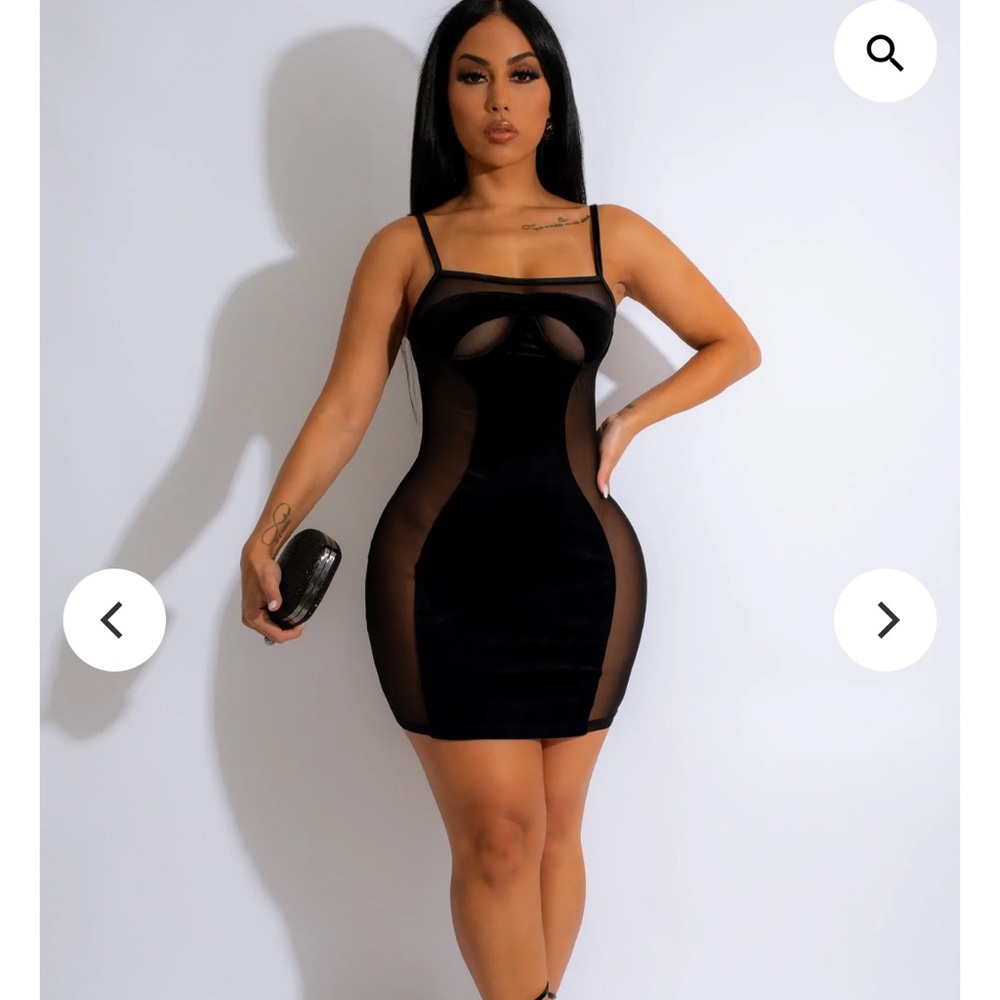 Beautiful black dress look just like the picture